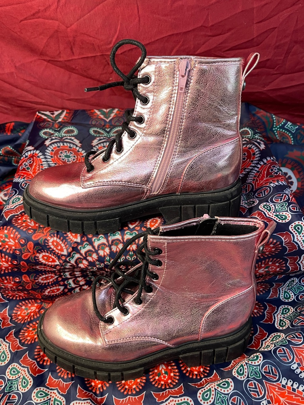 Madden NYC Little Girls Metallic Pink Lug Combat Boots – Size 3